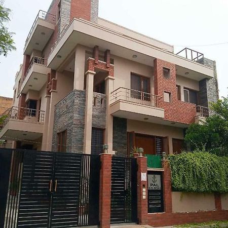 J P Residency Hotel Greater Noida Exterior photo
