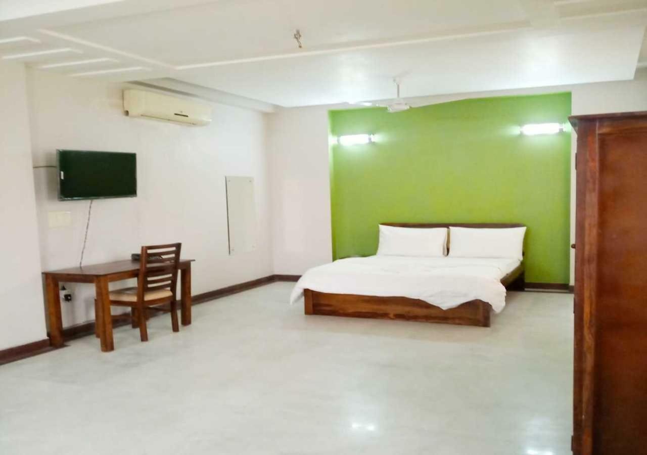 J P Residency Hotel Greater Noida Exterior photo